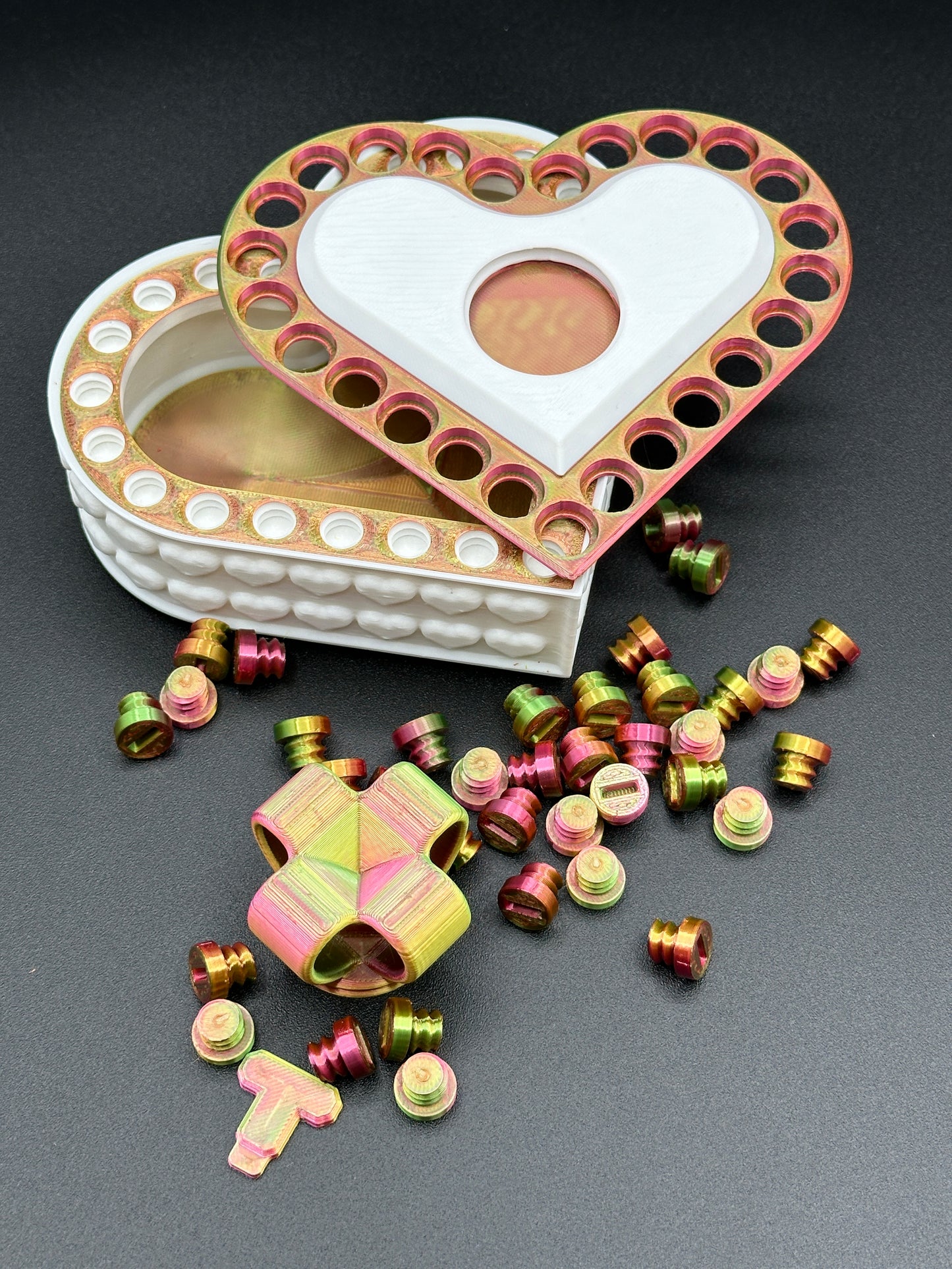 Heart Annoying Gift Box w/ 25 bolts - Golden/Green/Rose Red & White