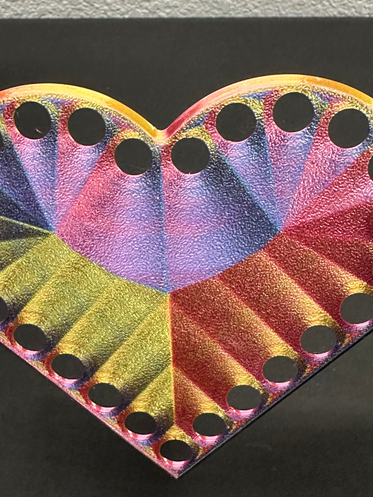 Heart Annoying Gift Box w/ 25 bolts - Golden/Purple/Red/Blue
