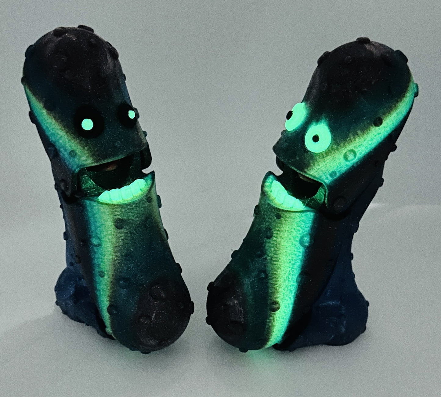 Midnight Glow - 7" Articulated Tickle Pickle with Butt stand