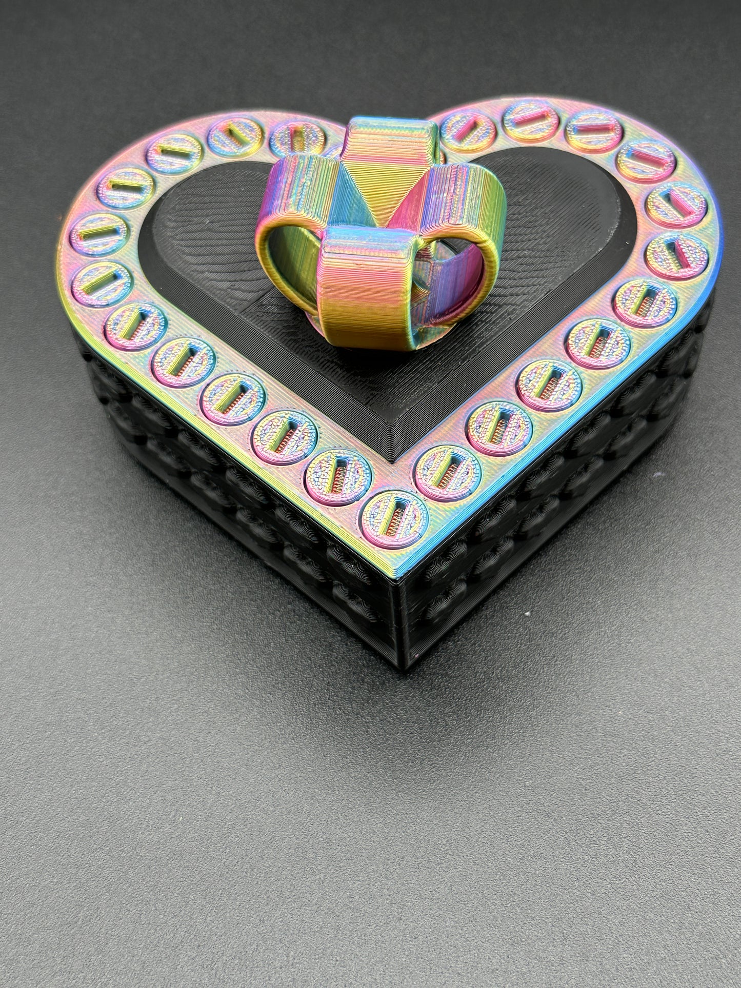 Heart Annoying Gift Box w/ 25 bolts - Golden/Purple/Red/Blue & Black